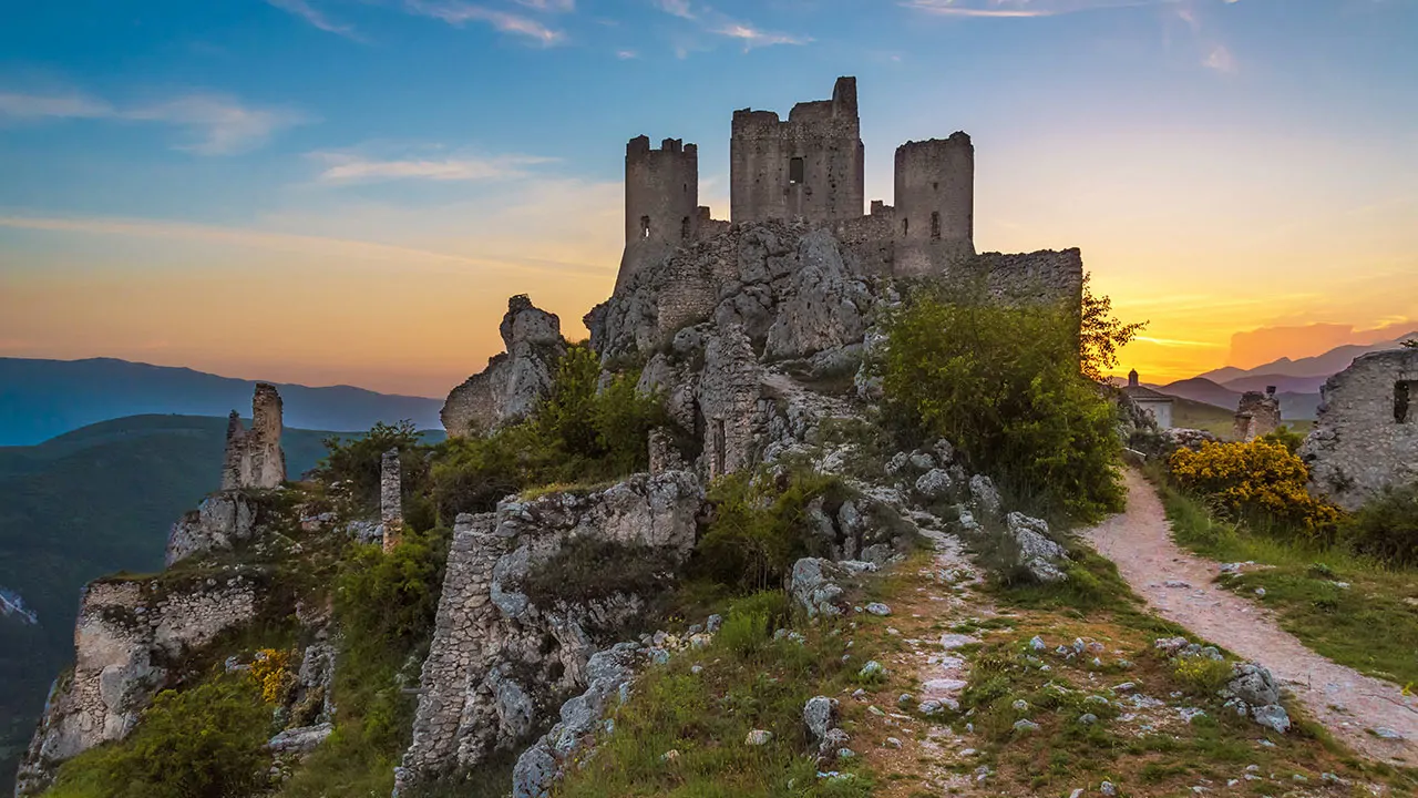 Rocca Calascio, sul crinale sopra il Gran Sasso